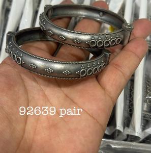 Brazalete de aspecto plateado de latón puro para fiesta, pulsera oxidada de tamaño libre que se puede abrir, producto a granel hecho a mano ajustable - Product Image 3