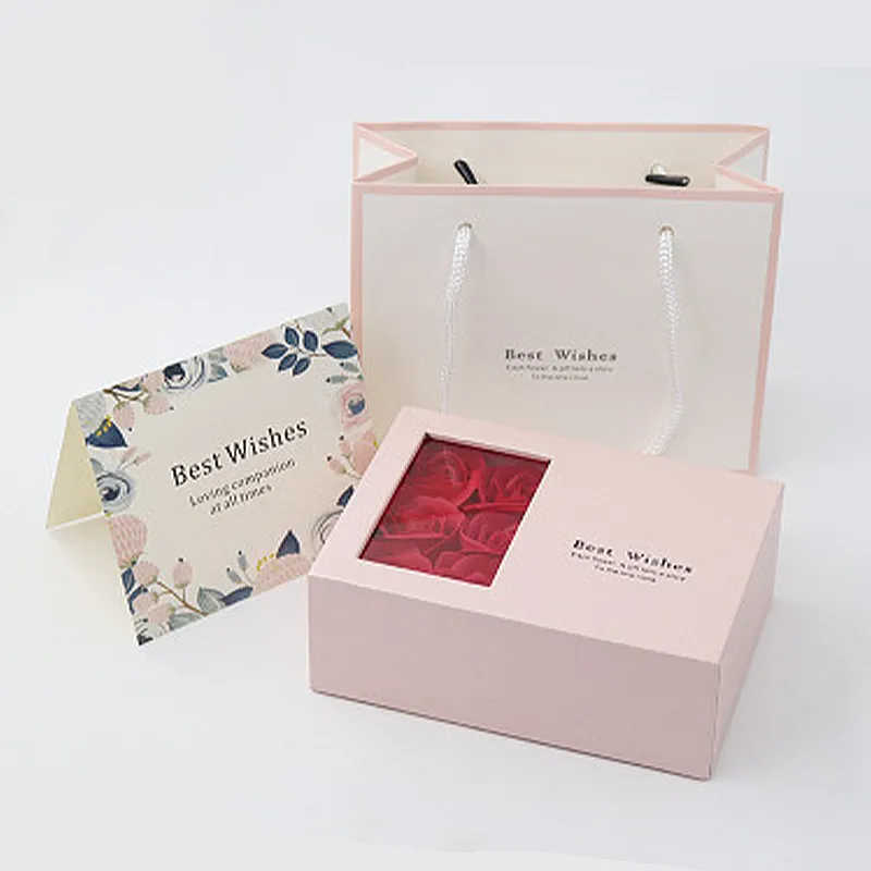 Scatola magnetica in cartone trasparente elegante rosa montata con carta patinata e coperchio a fiocco per set per la cura della pelle