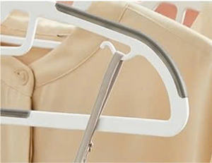 ไม้แขวนเสื้อพลาสติกแบบสลิมกันลื่น ผลิตด้วยวิธีฉีดขึ้นรูป พร้อมตะขอเงินหมุนได้ 360 องศา ปลายโค้ง ประหยัดพื้นที่ ออกแบบตามสั่ง แบรนด์ตามต้องการ - Product Image 4