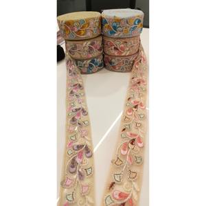 Tissu exclusif en dentelle brodée de tulle doux avec des motifs floraux 3D Fournisseur de gros pour les concepteurs de robes et de saris - Product Image 6