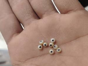 Mini cuentas de cristal de ojo azul hechas a medida para diseñadores de joyas y tiendas de cuentas para crear collares y pulseras únicos - Product Image 2