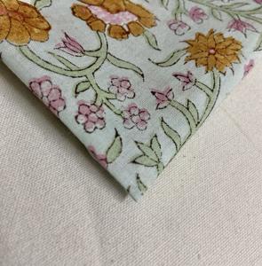 ผ้าฝ้ายพิมพ์ลายดอกไม้พาสเทลด้วยมือ ดีไซน์วินเทจลายพฤกษศาสตร์ - Product Image 4