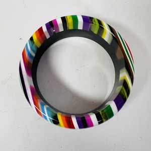 Bracelet en résine artisanal au look rétro très poli et vintage pour femmes d'Inde - Product Image 4