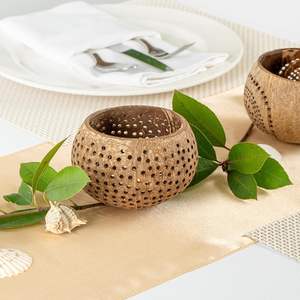 Cuencos de coco bellamente hechos a mano para velas de luces nórdicas portavelas de cáscara de coco natural - Product Image 6