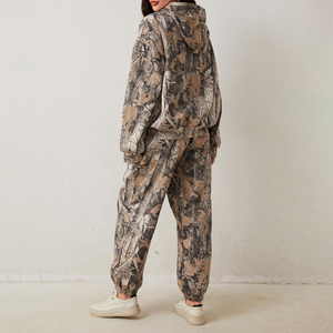 Survêtements décontractés pour femmes avec impression d'étiquettes de broderie de logo personnalisé et options de marque pour le style de tous les jours - Product Image 4