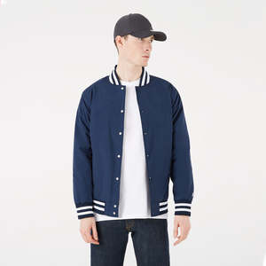Veste de baseball boutonnée de couleur bleue unie de qualité supérieure OEM, veste universitaire personnalisée en tissu de coton à col côtelé de style universitaire pour hommes - Product Image 1