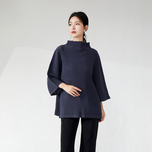 Großhandel Smocked Kleidung Damen Loose T-Shirt Hochwertige Casual Large Size Bluse Miyake Plissee Tops - Product Image 5