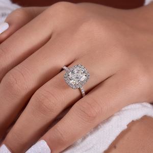 Anillo de compromiso de moissanita con corte de cojín de 3,65 quilates con halo oculto, anillo de declaración delicado pero audaz de lujo con cojín alargado para ella - Product Image 1