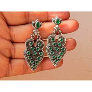 ต่างหูสตั๊ดโอนิกซ์สีเขียวเครื่องประดับทองวินเทจพร้อมพลอยสีเขียวกระดุมหินมุกสีหลัก - Product Image 3