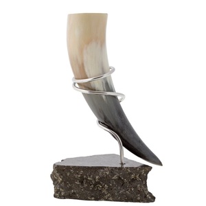 Cuerno de Búfalo, cuerno vikingo para beber con Soporte redondo Letal personalizado, diseño Natural 100%, cuerno de búfalo y buey vikingo - Product Image 1