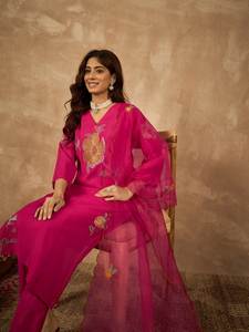 Hermosos Conjuntos Modernos de Salwar Kameez Reversibles de Chanderi Puro con Blusas Bordadas y Diseños Impresionantes para Todas las Temporadas - Product Image 4