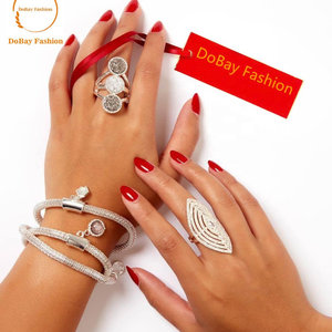 Collana con Ciondolo a Chiave in Oro Massiccio 18K con Diamante Vero, Catene Alla Moda per Feste Religiose, Placcato Oro con Perle Incastonate per Regalo e Fidanzamento - Product Image 1