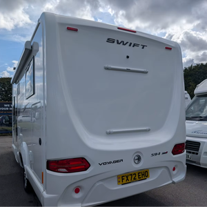 Camping-car automatique Swift Voyager 694 entièrement équipé pour les voyages sur route, avec réfrigérateur pour le camping et les déplacements. - Product Image 6