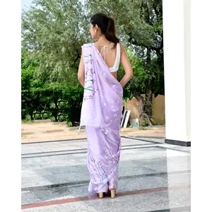 Sari de Seda Satinada Lavanda Pintado a Mano con Diseño de Tulipanes y Lirios, Ligero, para Fiestas, para Mujer - Product Image 3