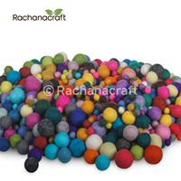 Boules de feutre multicolores en pure laine pour la décoration de maison et de fête Objets décoratifs élégants