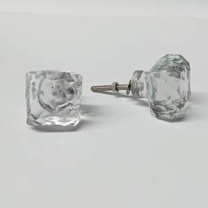 Bouton de porte décorative en verre blanc, torsadé, nouveau design, qualité supérieure - Product Image 1