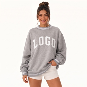 Sudadera con cuello alto y diseño gráfico estilo universitario, corte holgado, hombros caídos, cuello de canalé alto, sudaderas personalizadas con cuello simulado - Product Image 1
