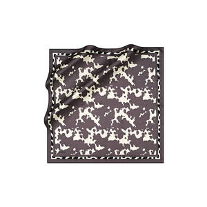 Écharpe en soie marron de créateur - Longue, motif léopard et pois, 100% soie - Product Image 1