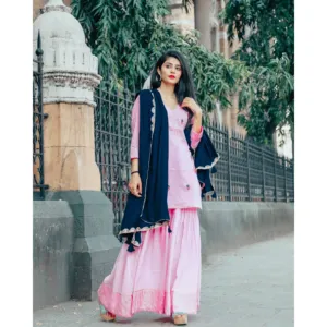 ชุดลำลอง 2 ชิ้น สีชมพูอ่อนพิเศษ งานฝีมือ เสื้อทรงเข้ารูปและกางเกงขาสั้น ผ้าถักลายเรียบ - Product Image 5