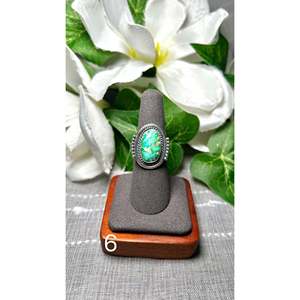 Bague en argent sterling Sam Yellowhair Sonoran Mountain avec turquoise naturelle taille coussin et sertissage clos de diamants, pour usage quotidien, finition platine - Product Image 6