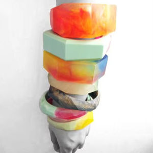 Léger Multicolore Exagéré Éblouissant Carré Acrylique Bracelet Large Irrégulier Résine Bijoux Bracelet Accessoire De Mode - Product Image 1