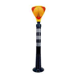Ensemble de délimiteurs triangulaires solaires jaunes en plastique noir avec réflecteur blanc pour une haute visibilité et une sécurité accrues - Product Image 1