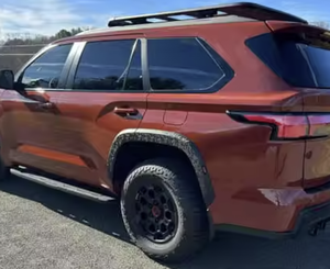 Voiture d'occasion haut de gamme TRD Pro 2024, sièges en cuir, intérieur foncé, ACC, livraison rapide pour Drive Europe - Product Image 6