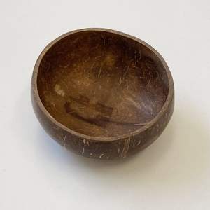 Bol de service en coquille de noix de coco fait main pour les repas végétaliens biologiques, les smoothies et la vie à base de plantes - Product Image 2