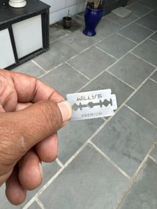 Lame de toilettage à double tranchant en acier inoxydable pour hommes pour une expérience de rasage de qualité supérieure - Product Image 4