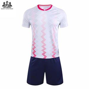 Uniforme de Fútbol para Hombre al por Mayor |   Camiseta y Pantalones Cortos Personalizados para Equipo |   100% Poliéster |   Secado Rápido |   Alta Calidad |   Fabricante OEM - Product Image 1