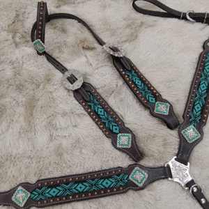 Conjunto de aparejos de cuero genuino para caballo estilo western para equitación, con cabezada con cuentas, pechopetral y cierre de hebilla. Personalización disponible. - Product Image 2