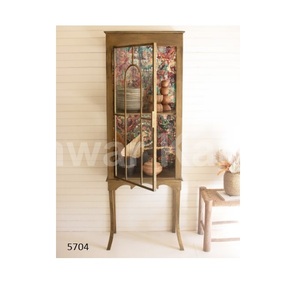 Armoire en métal doré et verre de style moderne avec dos imprimé en couleur pour la décoration de la salle à manger du salon à la maison - Product Image 1