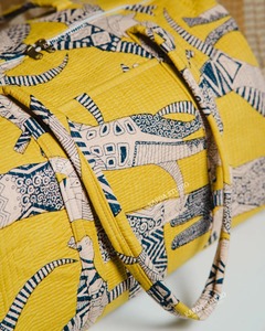 ของที่ระลึกงานแฮนด์เมดสีเหลือง ikkat กระเป๋าดัฟเฟิลกระเป๋าเดินทางแบบยุทธวิธีผ้าคอตตอนสุดสัปดาห์มีซิปปิดเป็นมิตรกับสิ่งแวดล้อมทนทานความจุมาก - Product Image 3
