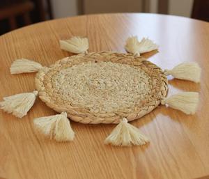 Napperon à pompon en jacinthe d'eau fait à la main produits écologiques fabriqués au Vietnam décoration de table napperon tissé en gros - Product Image 3