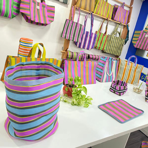 Bolsa de compras de nailon con cremallera reutilizable personalizada ecológica, bolsas de playa de plástico reciclado tejidas a rayas con telar manual, India para cosméticos - Product Image 1