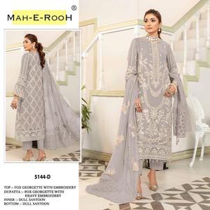 Costume pakistanais au design élégant avec broderie complexe, parfait pour les occasions festives, disponible au meilleur prix - Product Image 4