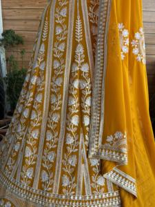 Fil et paillettes de qualité supérieure traditionnels indiens broderie travail Georgette femmes Lehenga Choli disponible à bas prix - Product Image 4