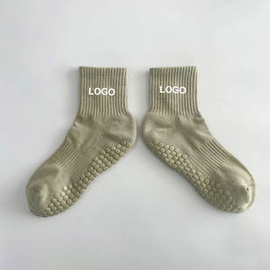 Chaussettes personnalisées de marque 100% coton antidérapantes à séchage rapide écologiques pour les sports d'affaires, motif de dessin animé personnalisable - Product Image 3