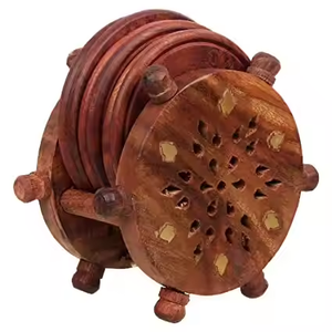 Sous-verres en noyer Ensemble de 6 sous-verres en bois faits à la main avec support Forme carrée Dessous de plat en laiton par Crescent Crafts - Product Image 2