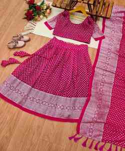 Atractivo precio al por mayor Velvet Lehenga Choli Set con la mejor etiqueta de precio y elegancia asequible Precio barato Achkan/Sherwani - Product Image 2