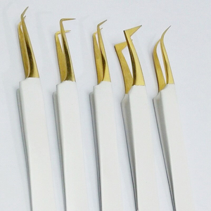 Pince à épiler en gros pour extensions de cils, dorée et blanche, marque privée, pour faux cils, courbée en L à 45 et 90 degrés, pour volume - Product Image 1