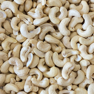 Wholesales Vietnam SANTIGO W320 Raw Cashew Nuts OEM ODM 22.68kg/<b>bag</b> 24 Months - Product Image 1