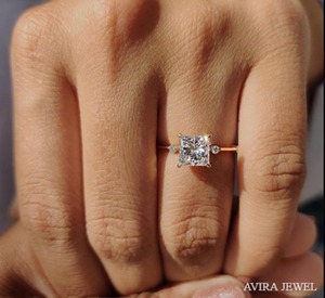 Anillo de Compromiso de Lujo de Oro Sólido de 14k con Diamante Cultivado en Laboratorio Real de 1CT, Corte Princesa, Grado VVS1, Color E/F, Venta al Por Mayor del Fabricante - Product Image 1