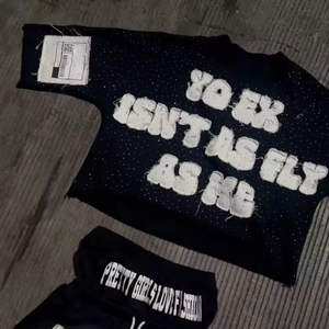 Camiseta de algodón 100% con etiqueta personalizada, camiseta de peso pesado, parche bordado desgastado, camiseta recortada con diamantes de imitación para hombre - Product Image 3