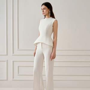 เสื้อผ้านำเทรนด์เสื้อผ้าผู้หญิงเสื้อแจ็คการ์ดทรายแขนกุดผ้าแจ็คการ์ดสำหรับผู้หญิงโลโก้หรูหราออกแบบได้ตามต้องการจากเวียดนาม - Product Image 3