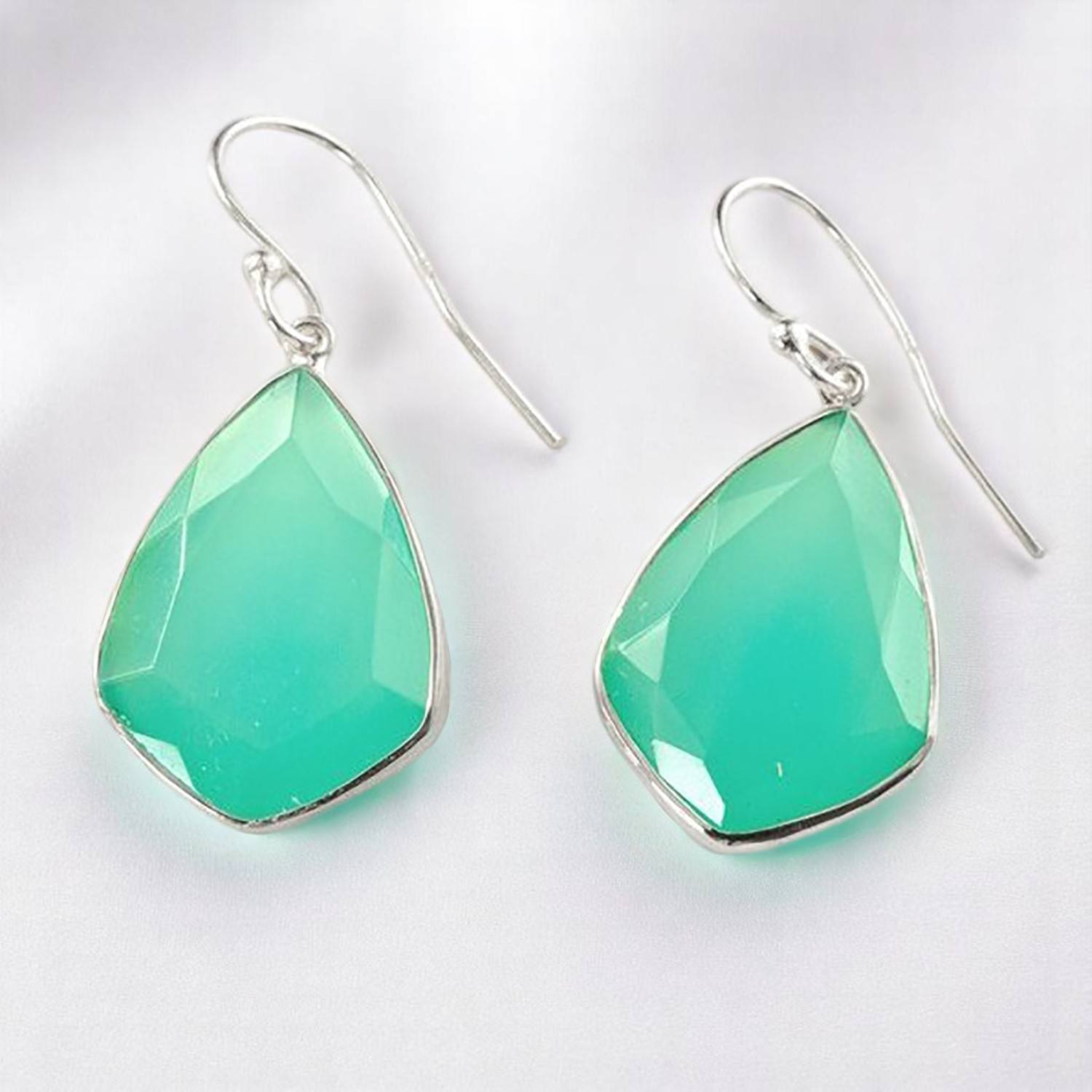 สีเงินอควาคาลซิโดนี