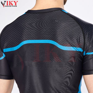 Nouveauté, produit tendance, protection solaire personnalisable, coupe confortable, rashguard pour adulte en polyester/nylon avec impression par transfert thermique - Product Image 4