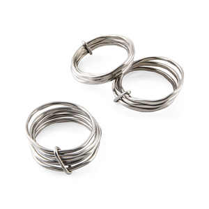 Anillo de Servilleta Plateado Entrelazado con Diseño Metálico Artesanal Superpuesto para una Arreglo de Mesa Sofisticado - Product Image 5