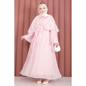 ชุดฮิญาบผ้าชีฟองสีชมพูแบบสามชิ้น พร้อมดีเทลเข็มกลัดสุดหรูที่ด้านบน - Product Image 3