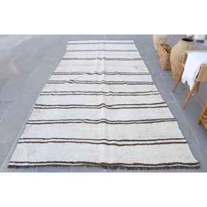 Alfombra Vintage de 5.4x11.2 pies, Alfombra Turca, Alfombra de Lana Blanca con Diseño Floral - Product Image 1